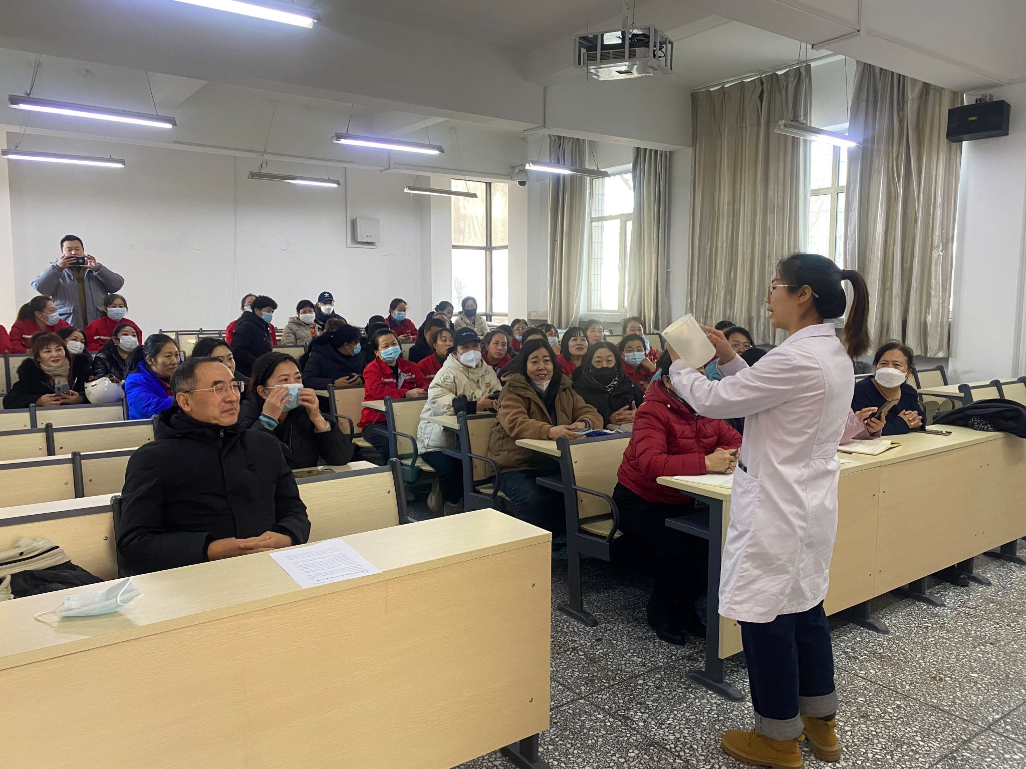 学校开展校园消毒技术专项培训 筑牢防疫安全屏障