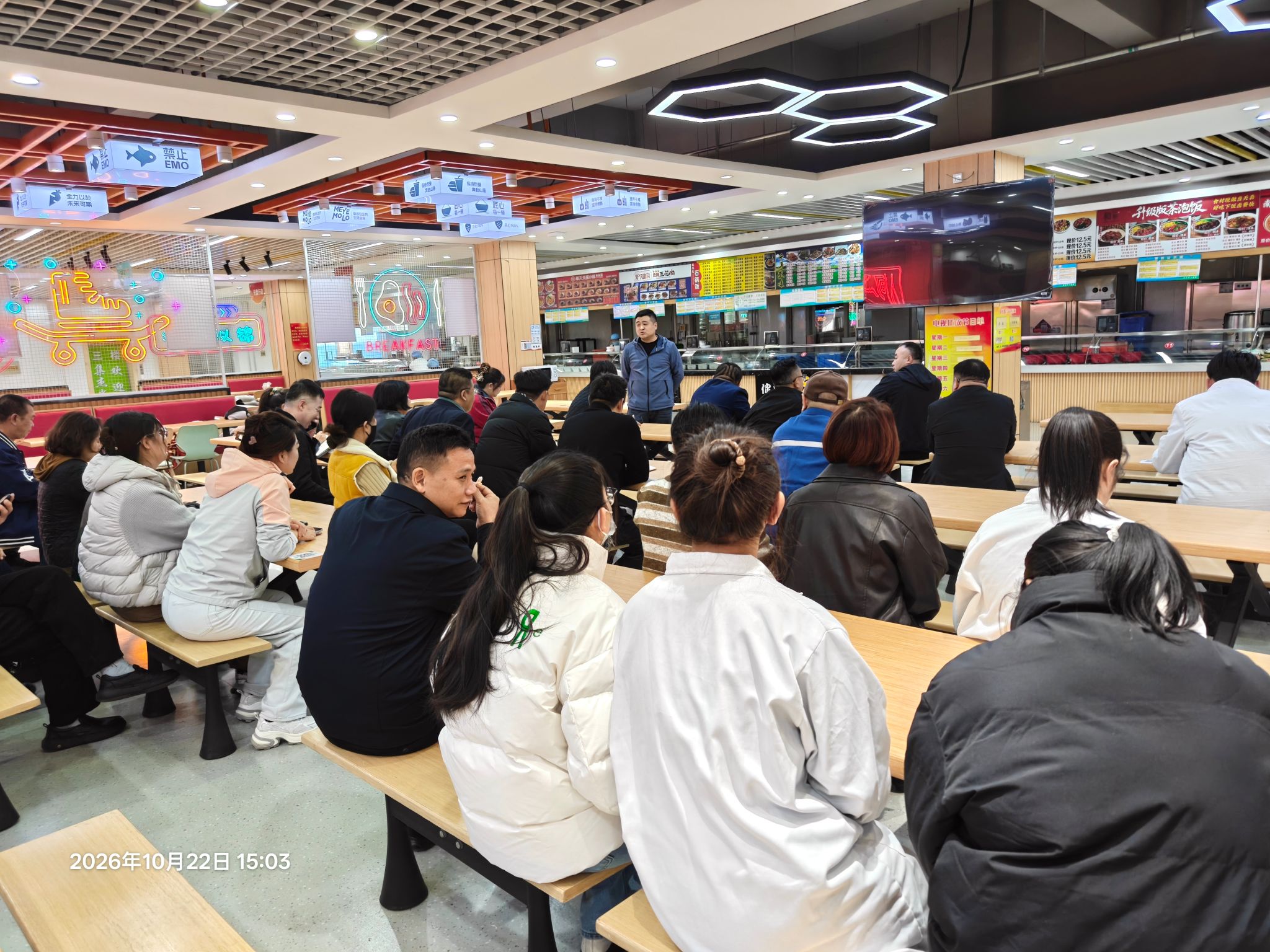 餐饮服务中心组织开展燃气报警器专项安全培训