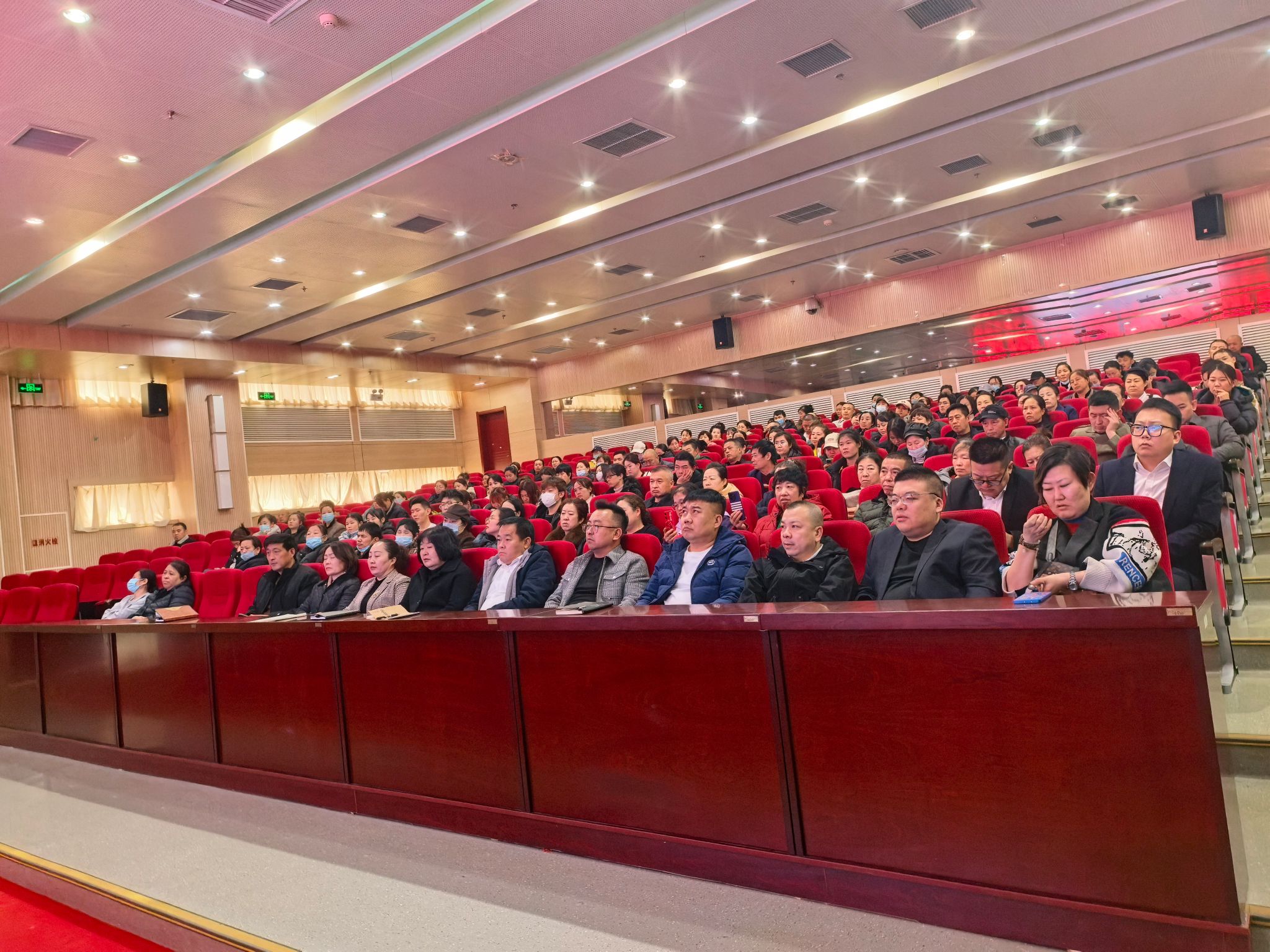 学校开展2026年春学期餐饮从业人员食品安全培训